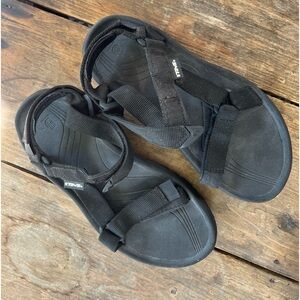 Teva women’s black sandals size 8 never